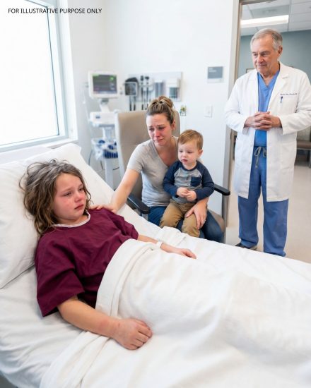 „To był tylko wypad na kemping” – powiedział mój mąż, ale lekarz obejrzał siniaki mojej córki i szepnął: „Zadzwoń pod 911. Już teraz”. Rano policja odkryła sekret, który planował od lat.