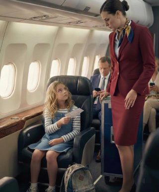 Stewardesa stwierdziła, że ​​posiłek „nie jest dla kogoś takiego jak ty” — to, co zrobiło dziecko, zmieniło całą linię lotniczą na zawsze